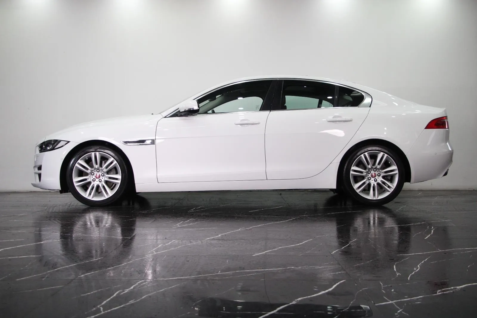 Jaguar-XE-25t Prestige