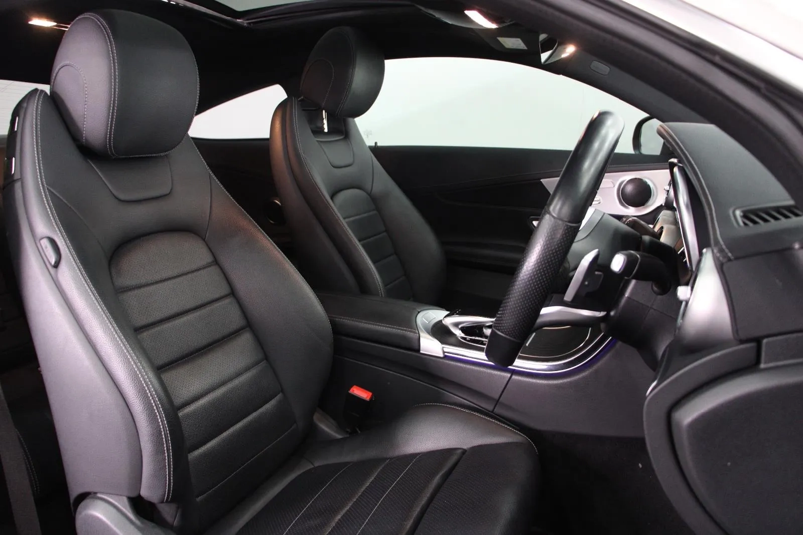 Mercedes-Benz-C-Class-C200
