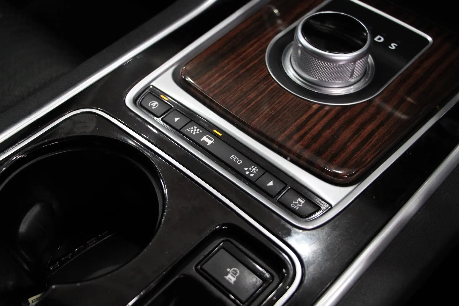 Jaguar-XE-25t Prestige