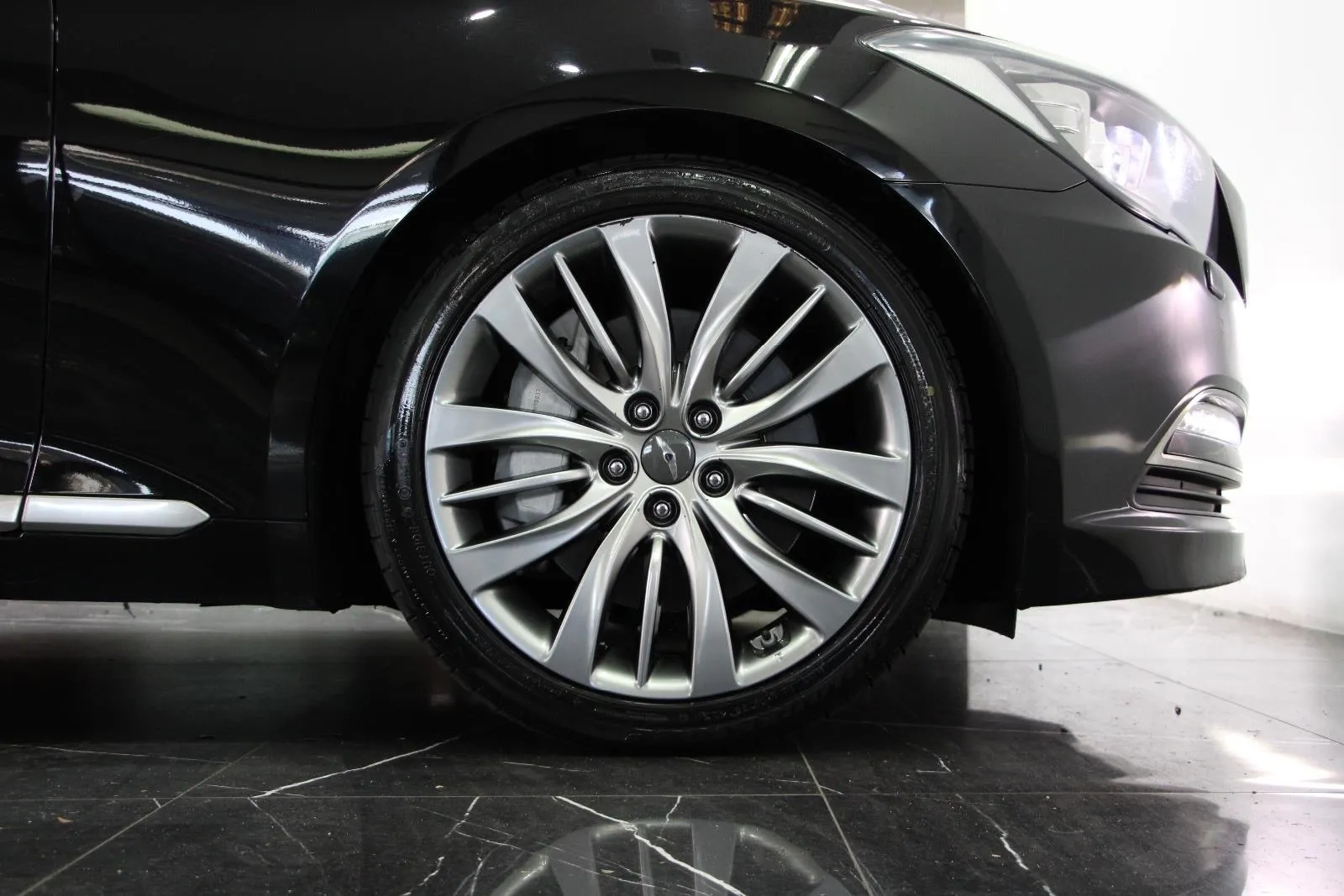 Hyundai-Genesis-Ultimate Pack