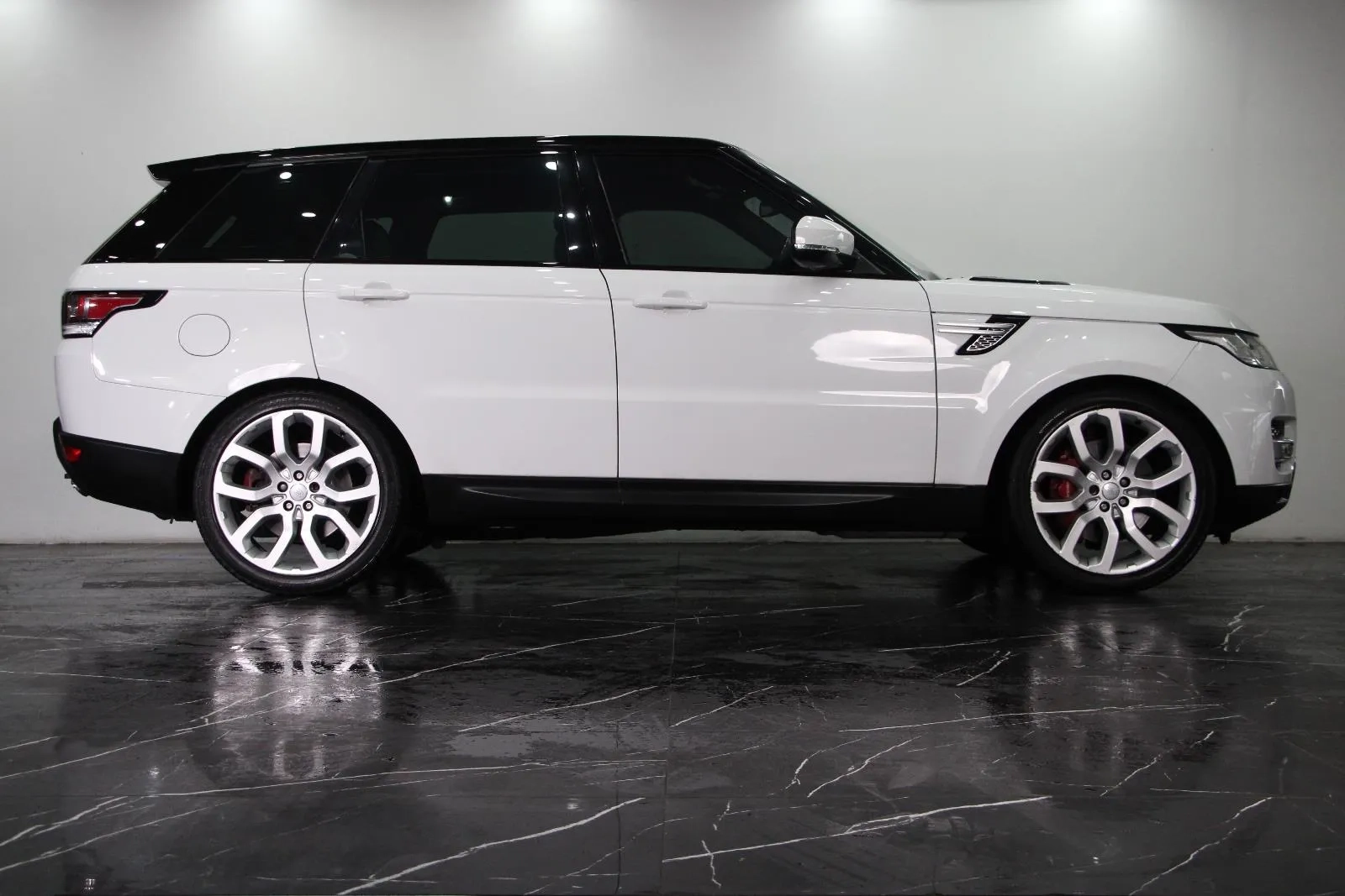 Land Rover-Range Rover Sport-SDV6 HSE