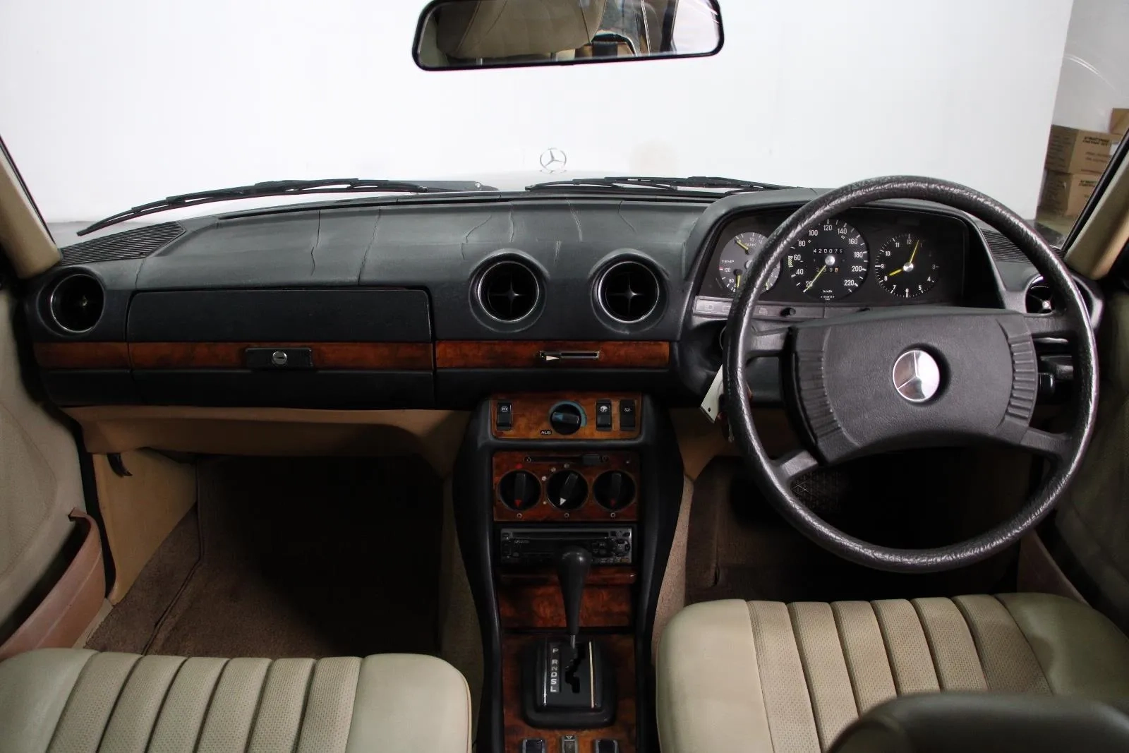 Mercedes-Benz-280CE-