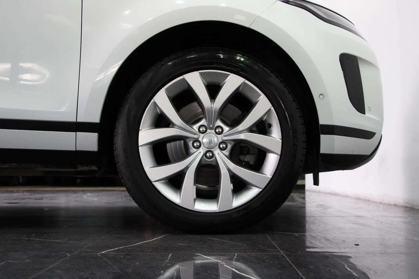 Land Rover-Range Rover Evoque-D180 SE