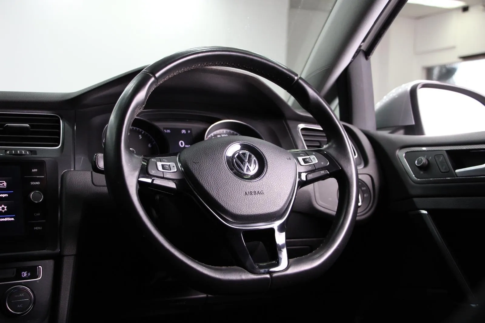 Volkswagen-Golf-Alltrack 132TSI