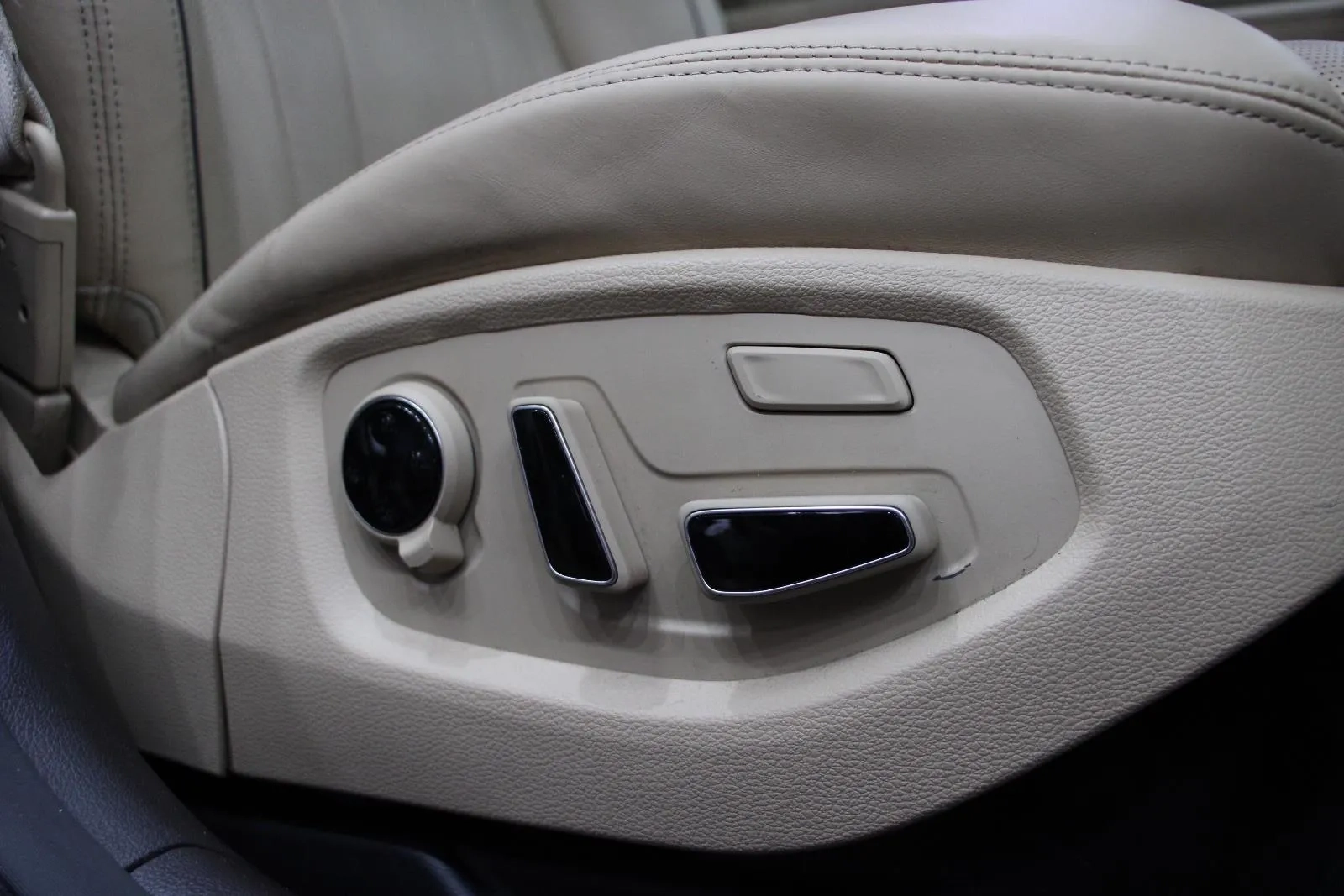 Hyundai-Genesis-Ultimate Pack