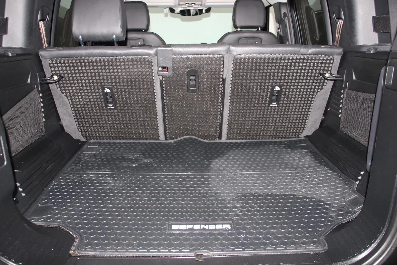 Land Rover-Defender-110 P400 SE