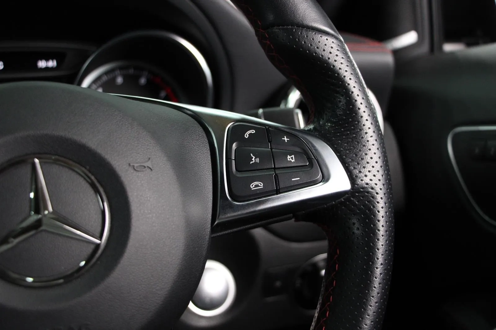 Mercedes-Benz-GLA-Class-GLA250