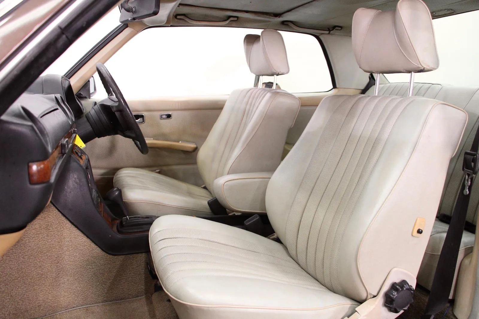 Mercedes-Benz-280CE-