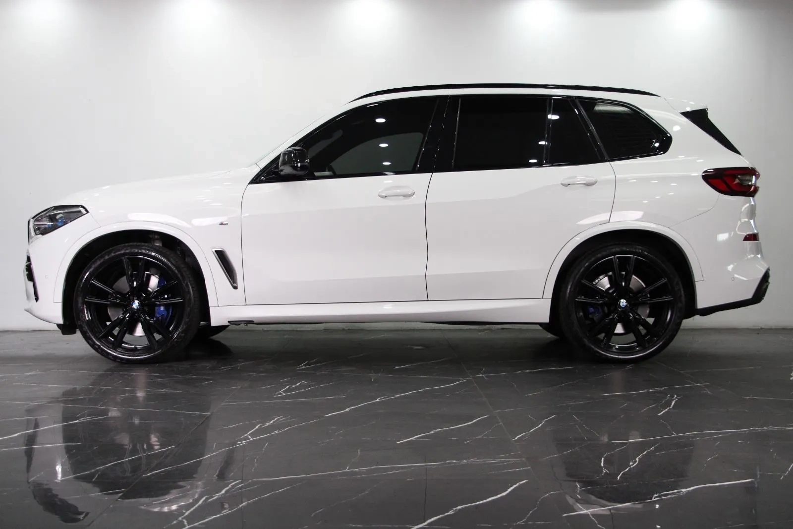BMW-X5-M50i
