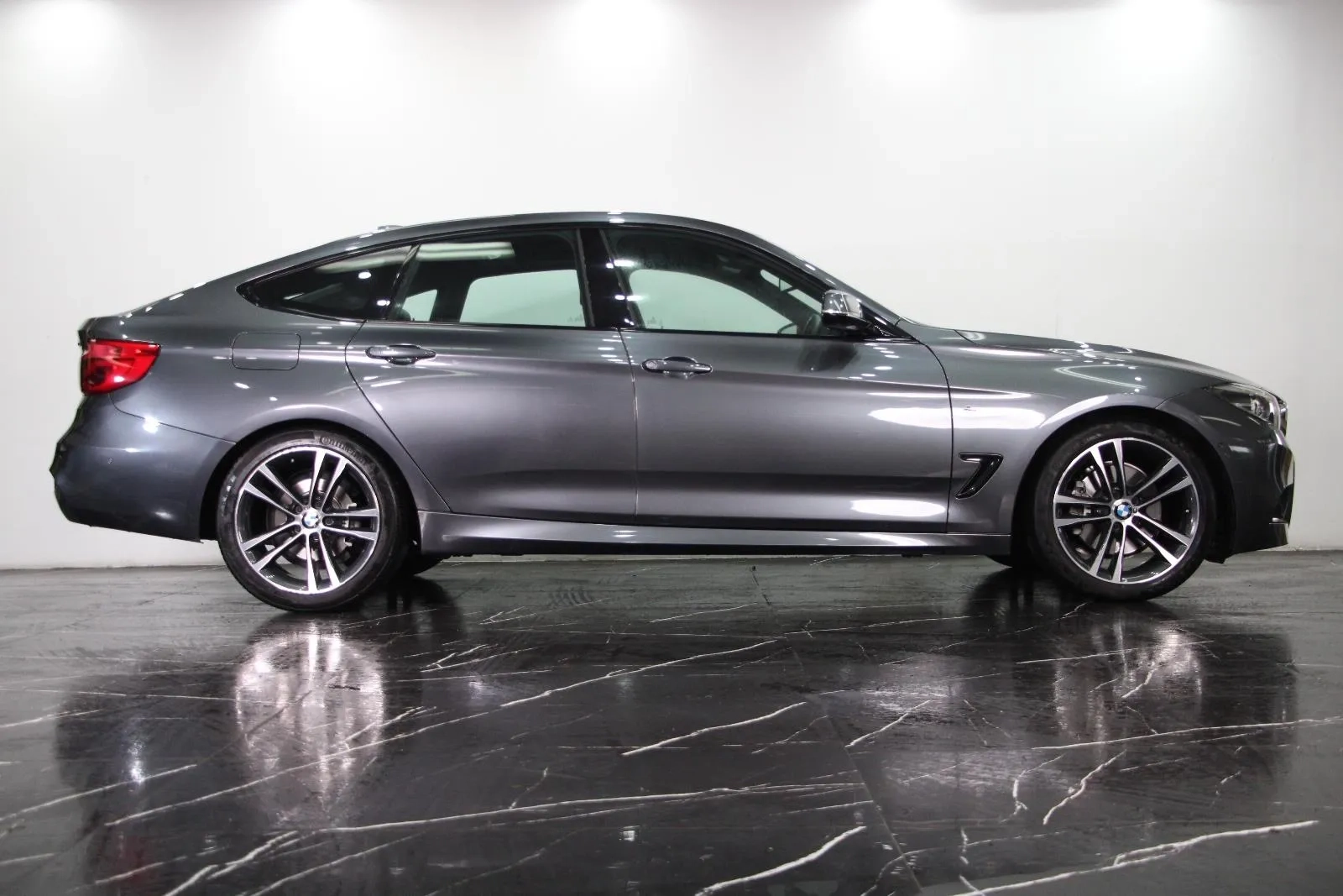 BMW-3 Series-330i M Sport