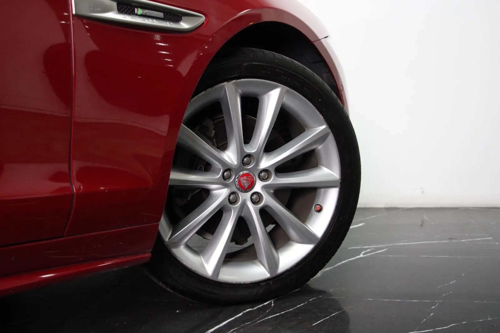 Jaguar-XF-20d R-Sport