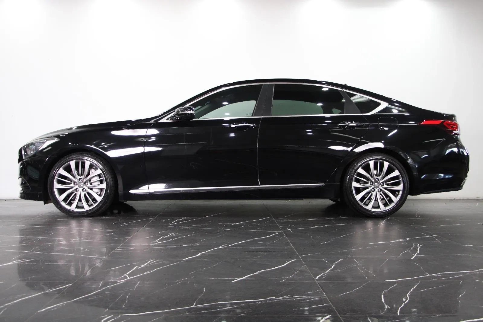 Hyundai-Genesis-Ultimate Pack