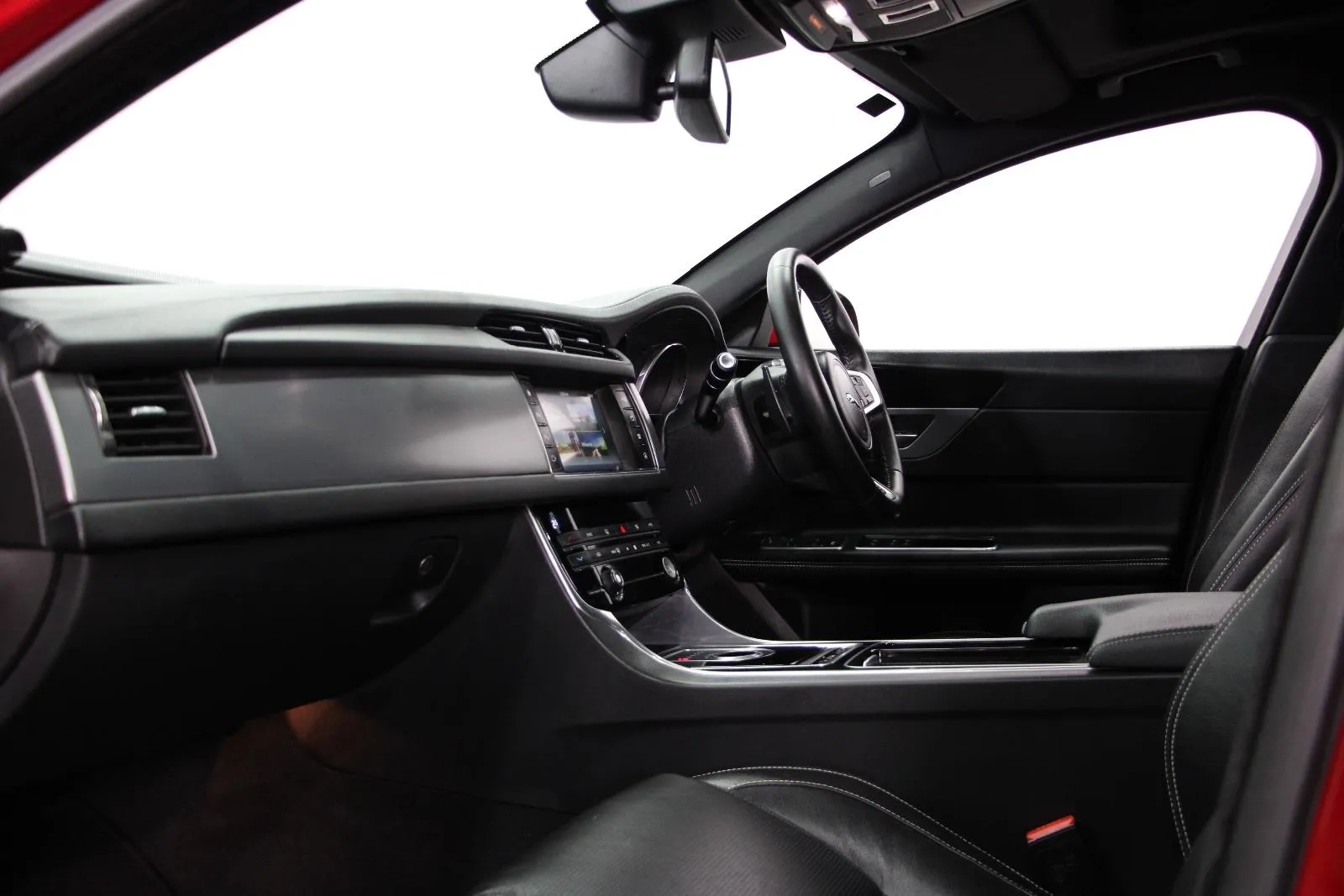 Jaguar-XF-20d R-Sport