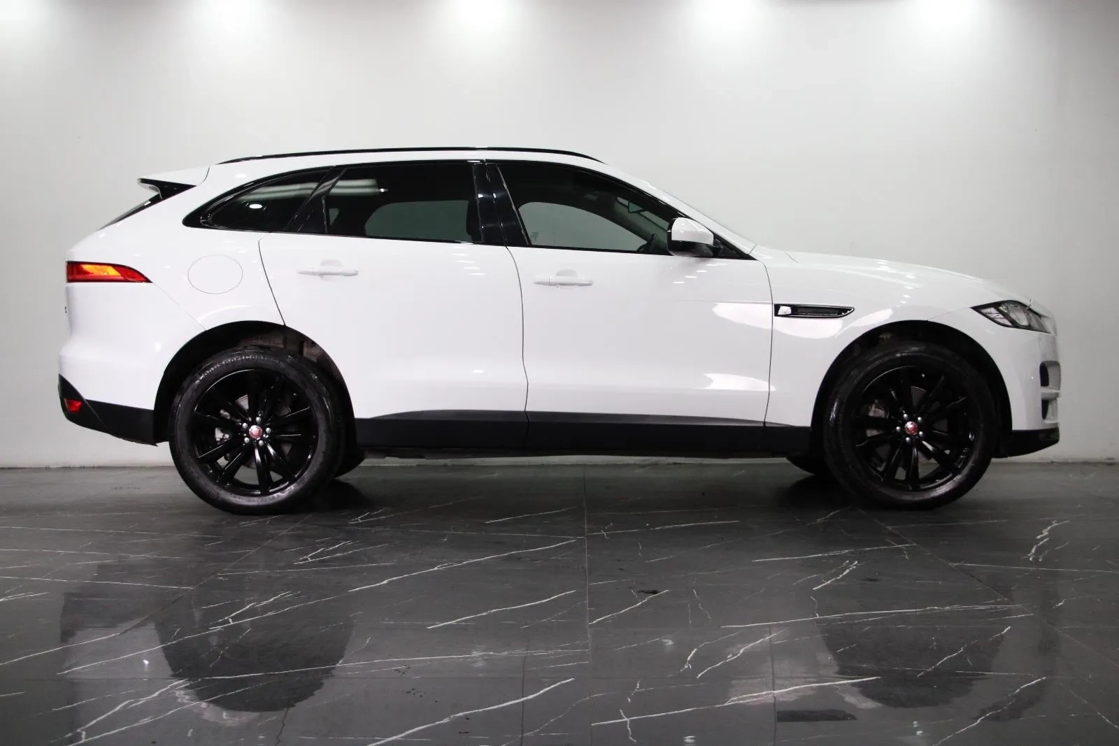 Jaguar-F-PACE-30d Portfolio