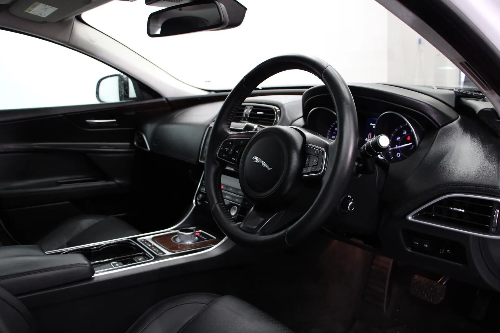 Jaguar-XE-25t Prestige