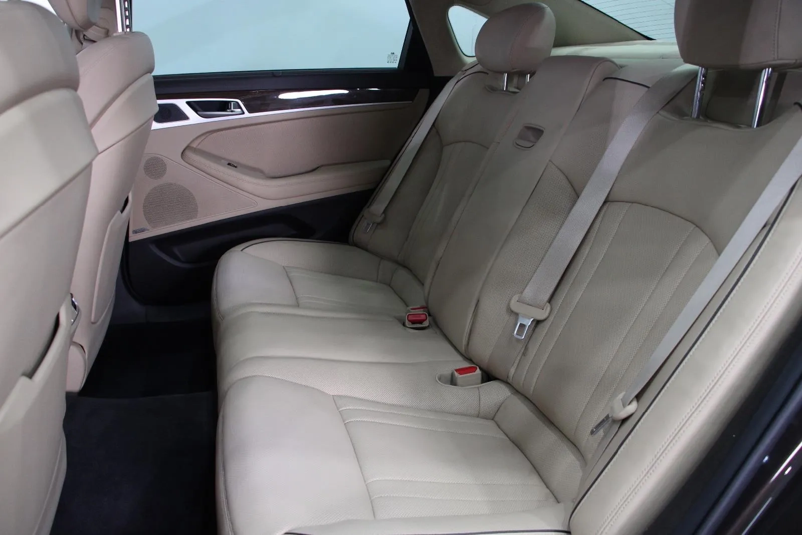 Hyundai-Genesis-Ultimate Pack