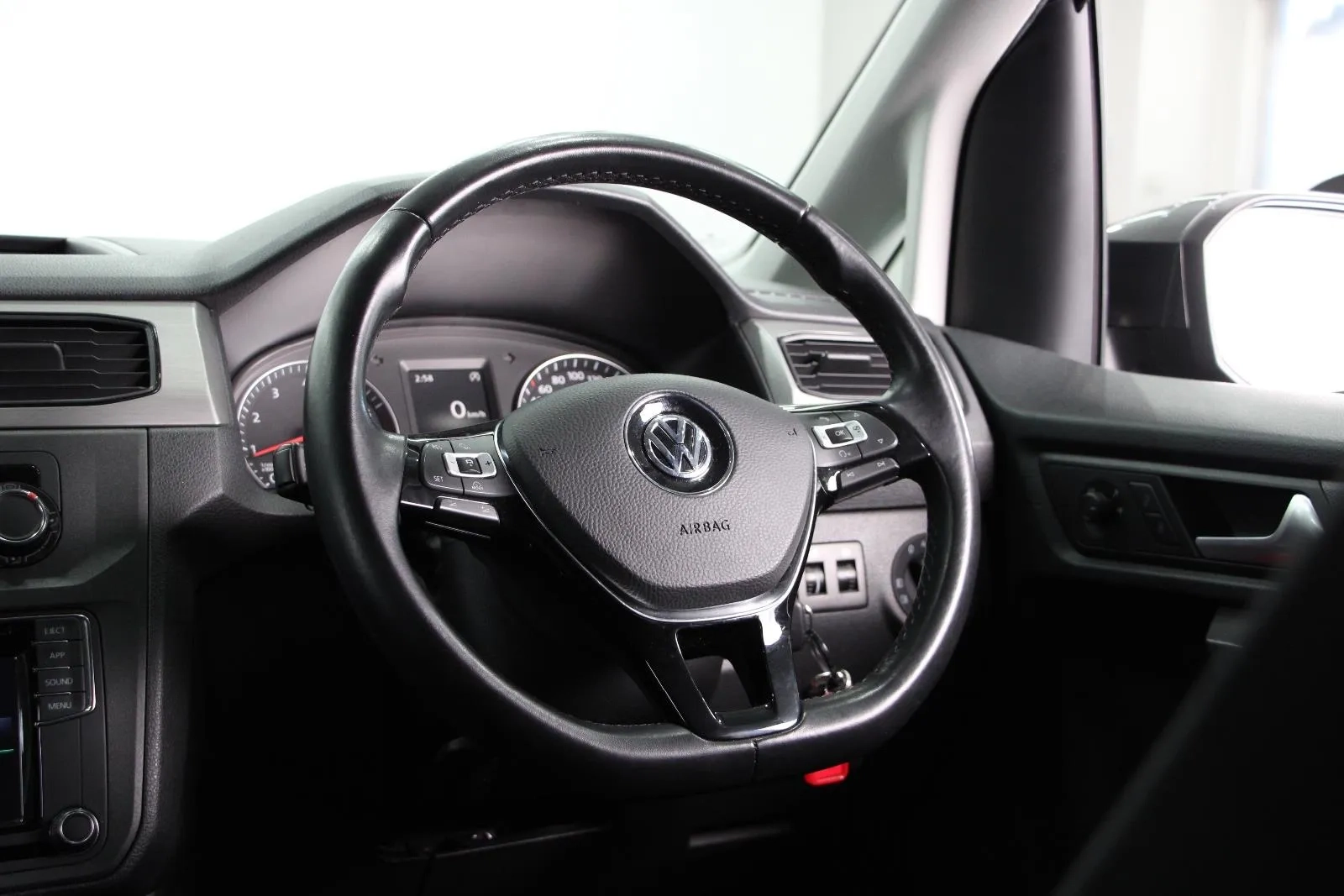Volkswagen-Caddy-TSI220 Beach