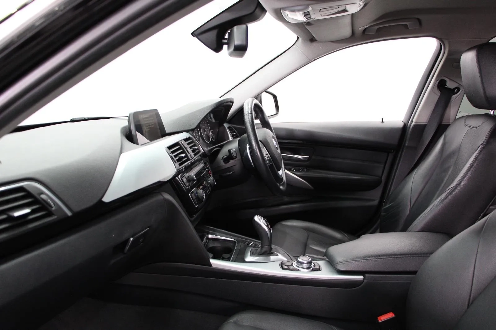 BMW-3 Series-320i Sport Line