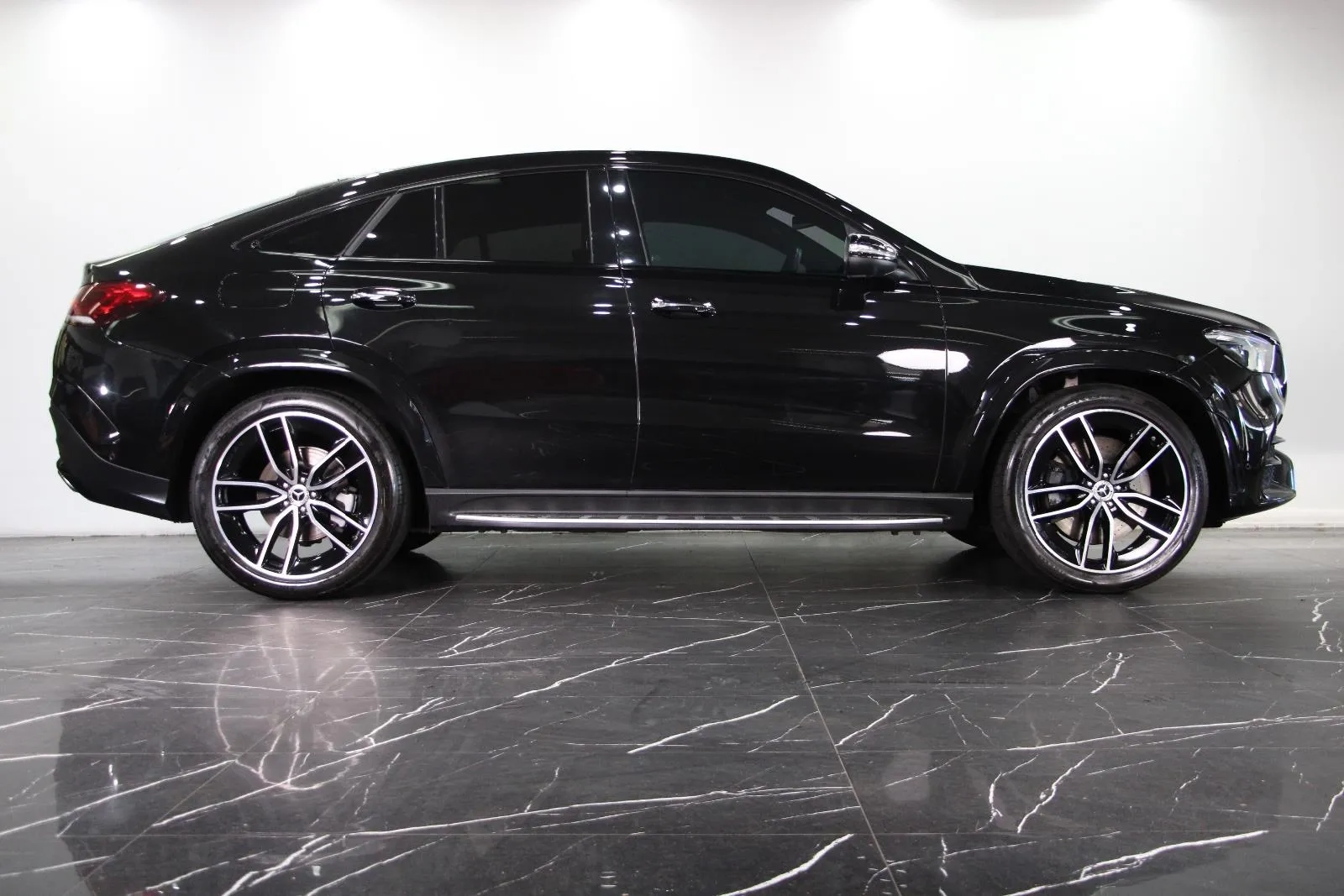 Mercedes-Benz-GLE-Class-GLE450