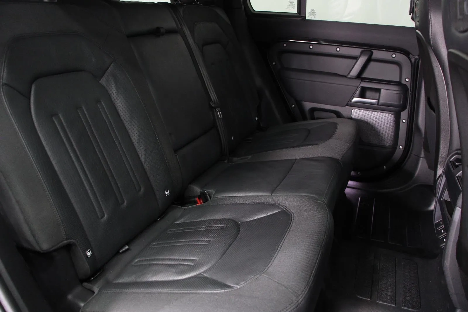 Land Rover-Defender-110 P400 SE