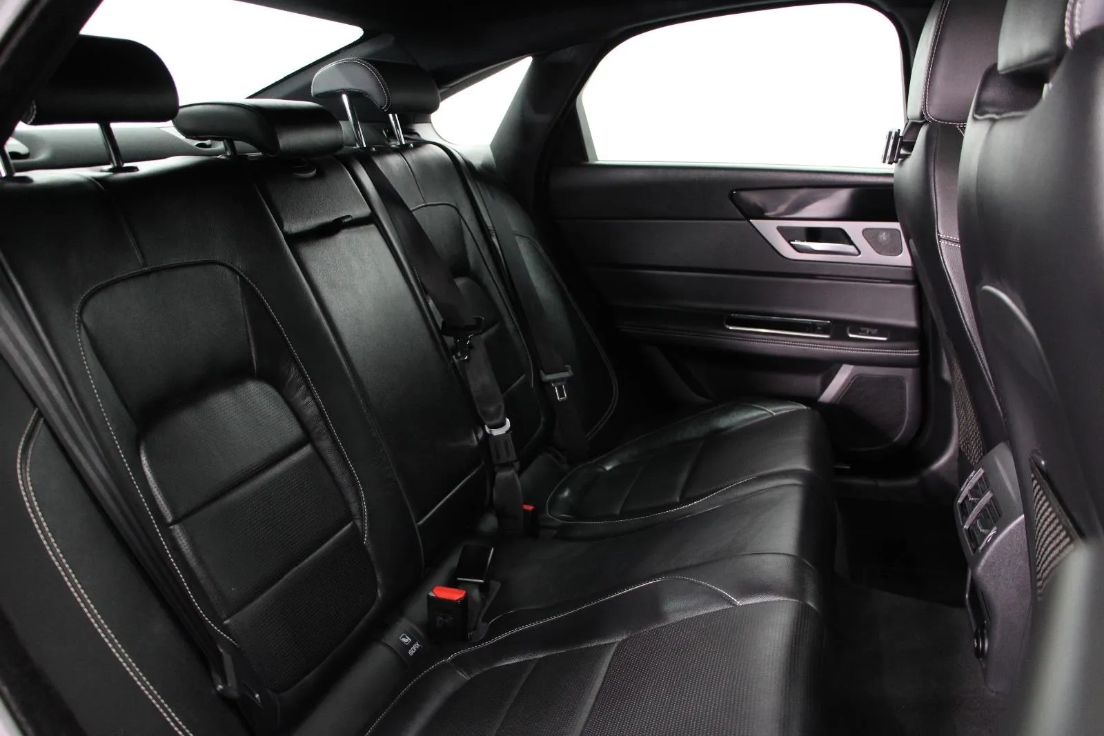 Jaguar-XF-20d R-Sport