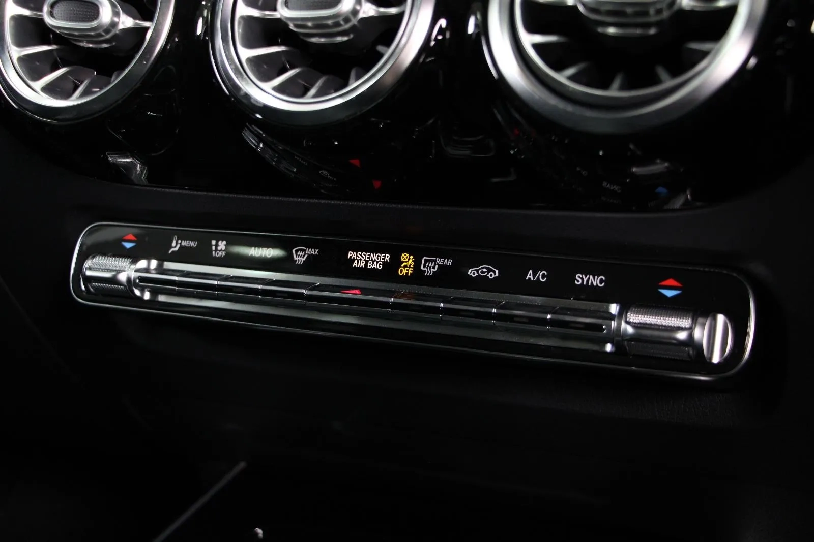 Mercedes-Benz-GLA-Class-GLA200