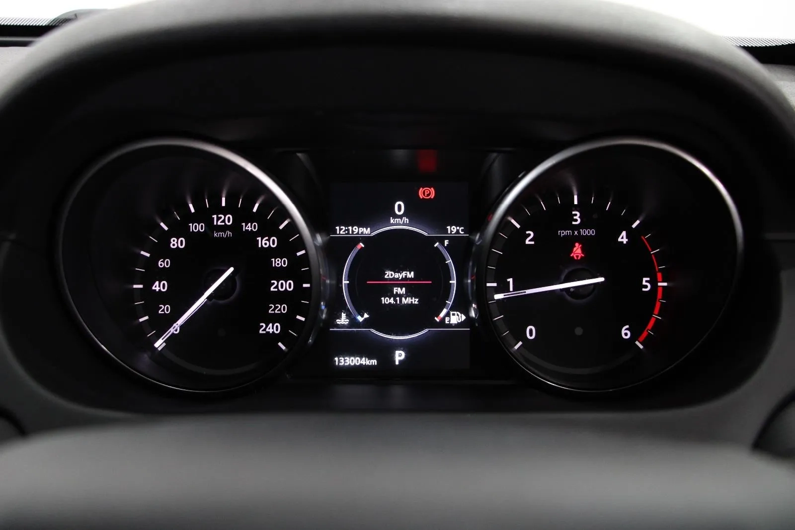 Land Rover-Discovery Sport-TD4 132kW HSE