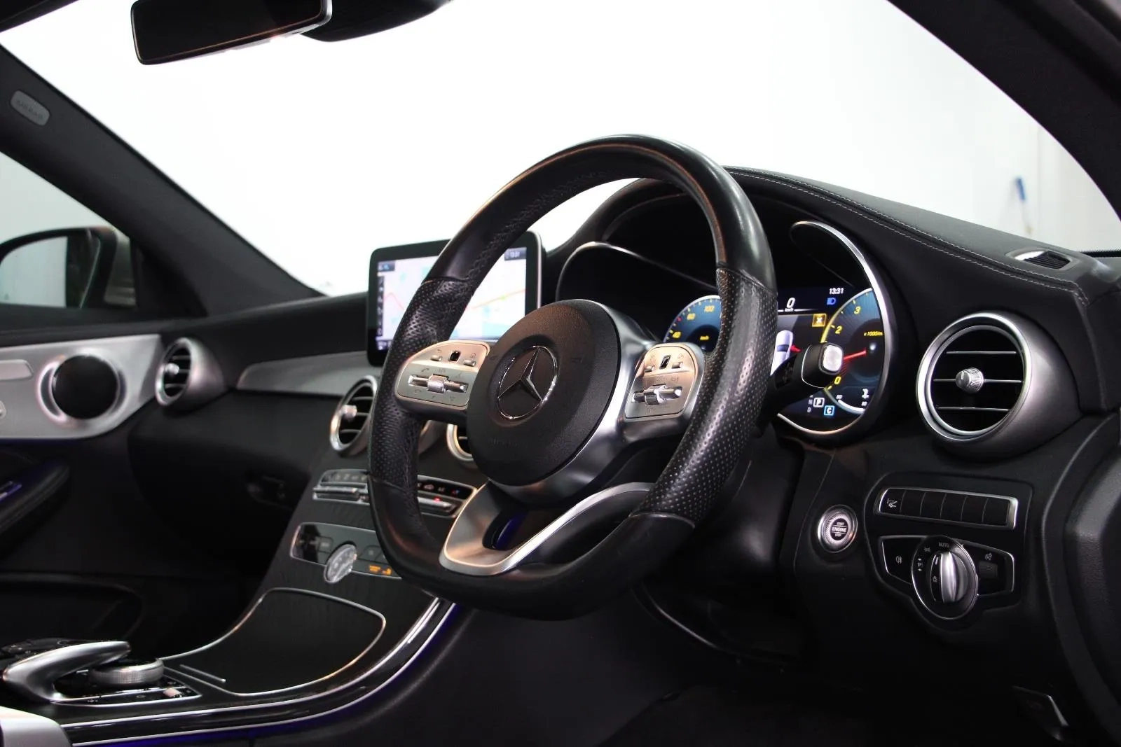 Mercedes-Benz-C-Class-C200