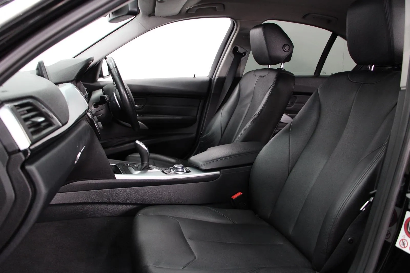BMW-3 Series-320i Sport Line
