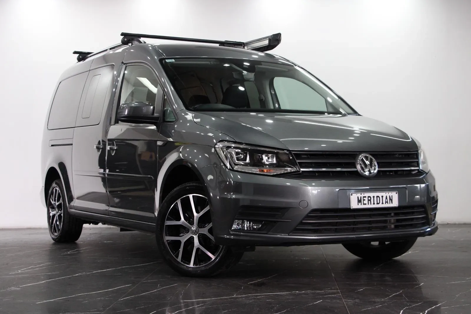 Volkswagen-Caddy-TSI220 Beach