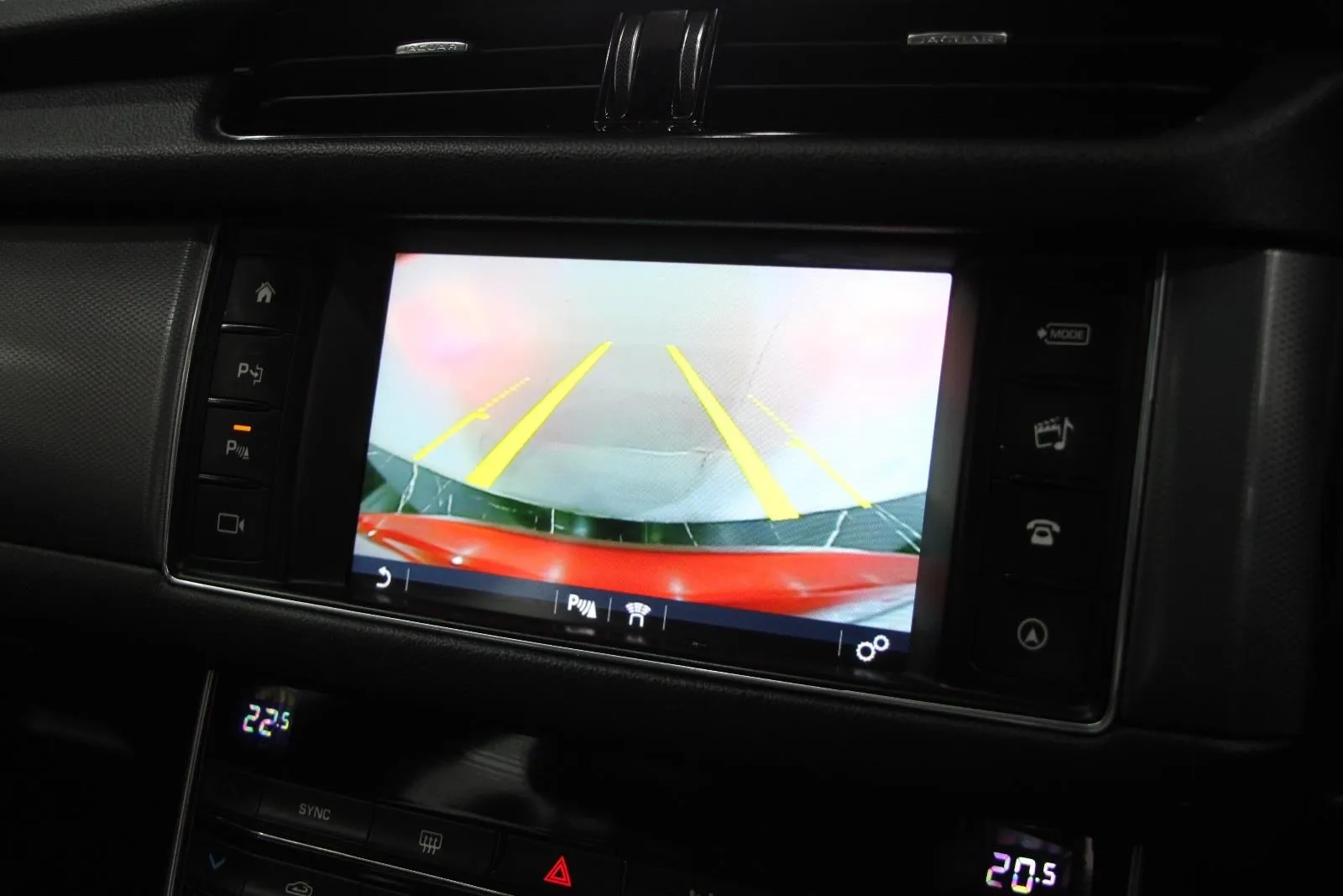 Jaguar-XF-20d R-Sport