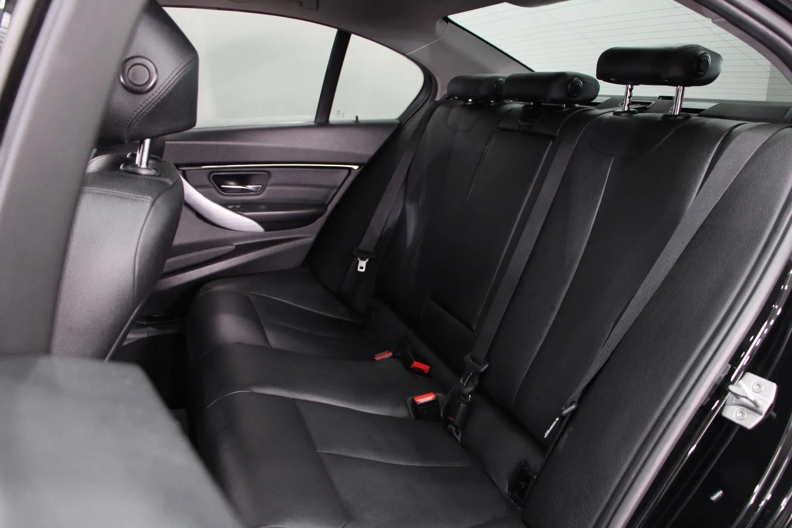 BMW-3 Series-320i Sport Line