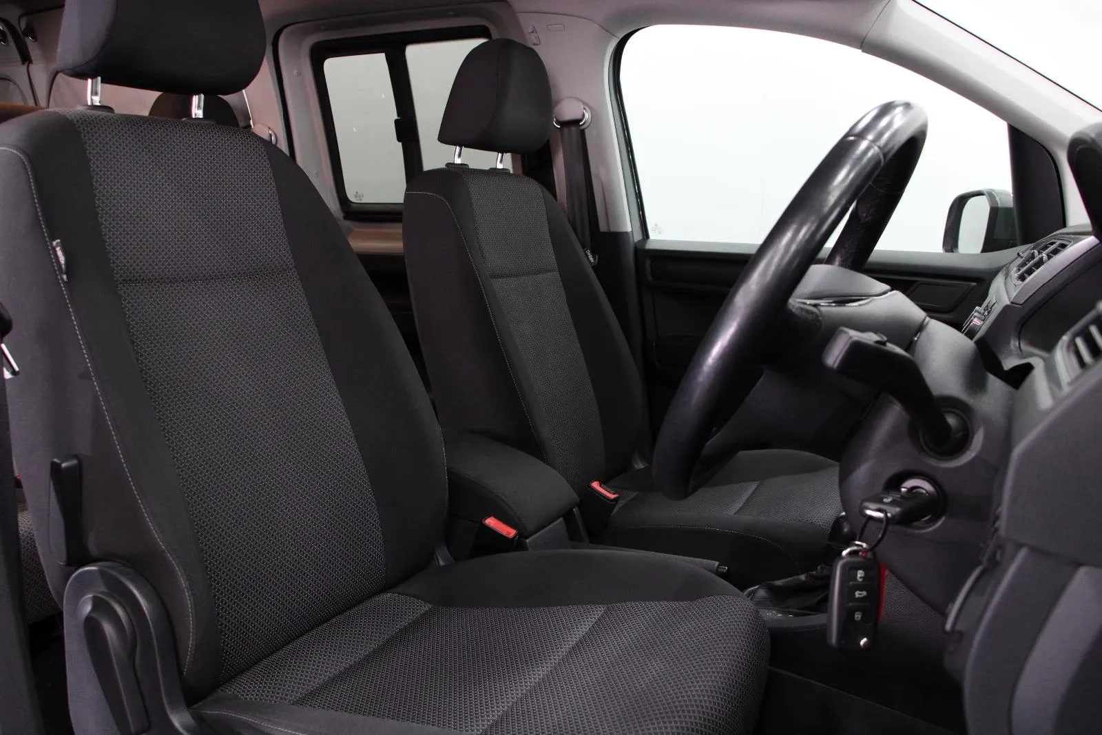 Volkswagen-Caddy-TSI220 Beach