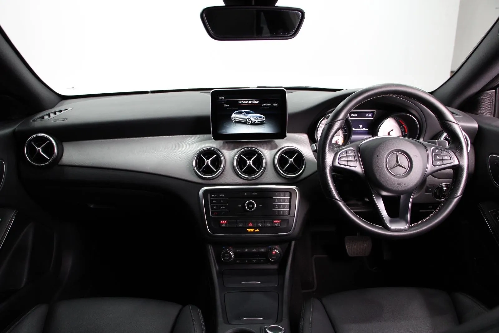 Mercedes-Benz-CLA-Class-CLA200