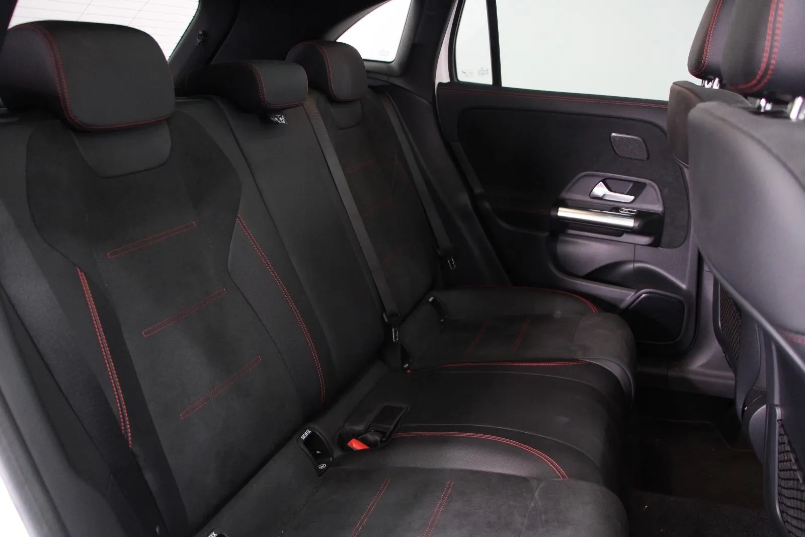 Mercedes-Benz-GLA-Class-GLA200