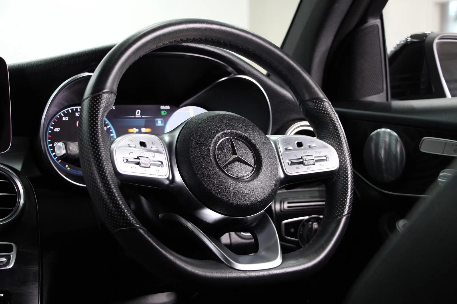 Mercedes-Benz-GLC-Class-GLC300
