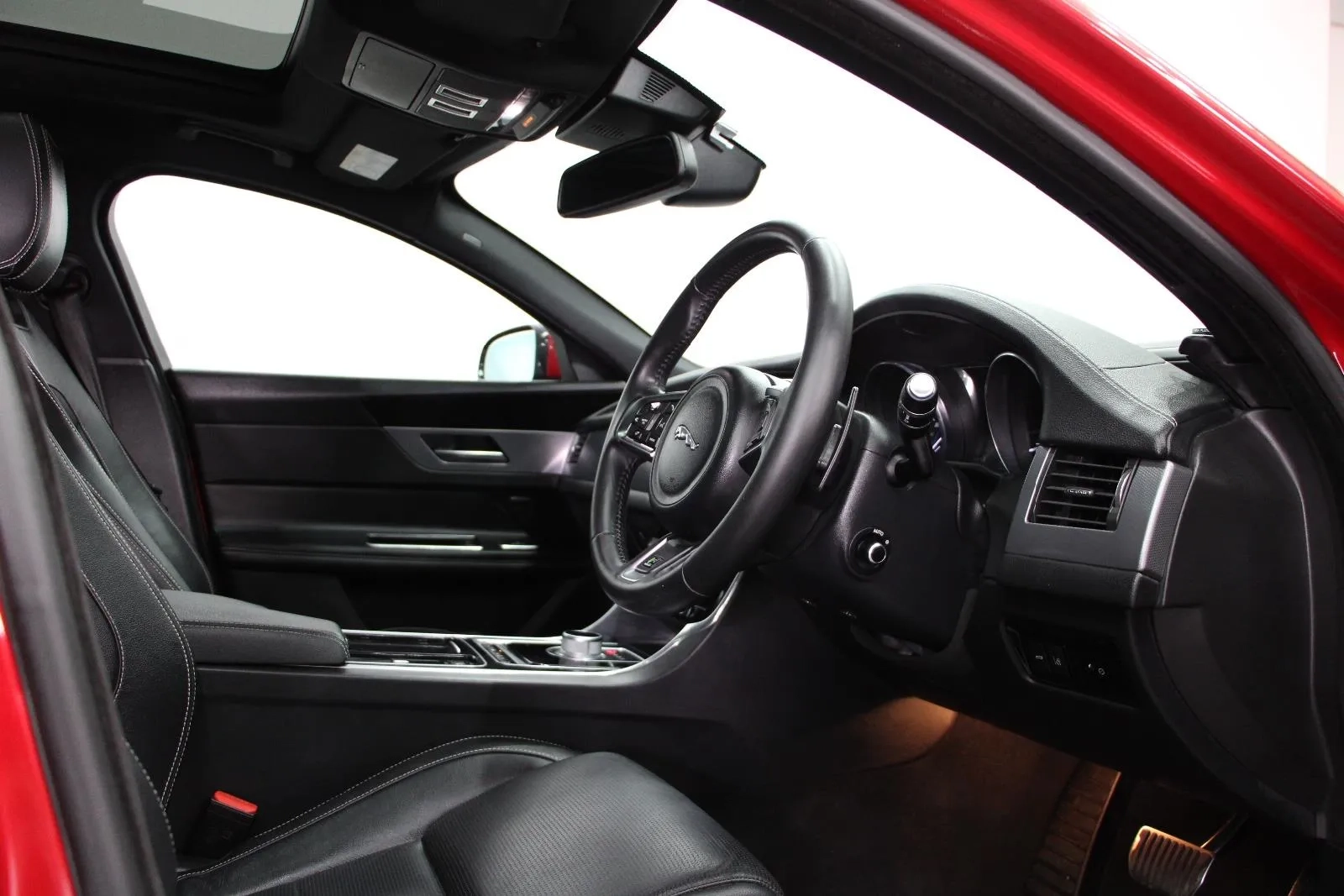 Jaguar-XF-20d R-Sport