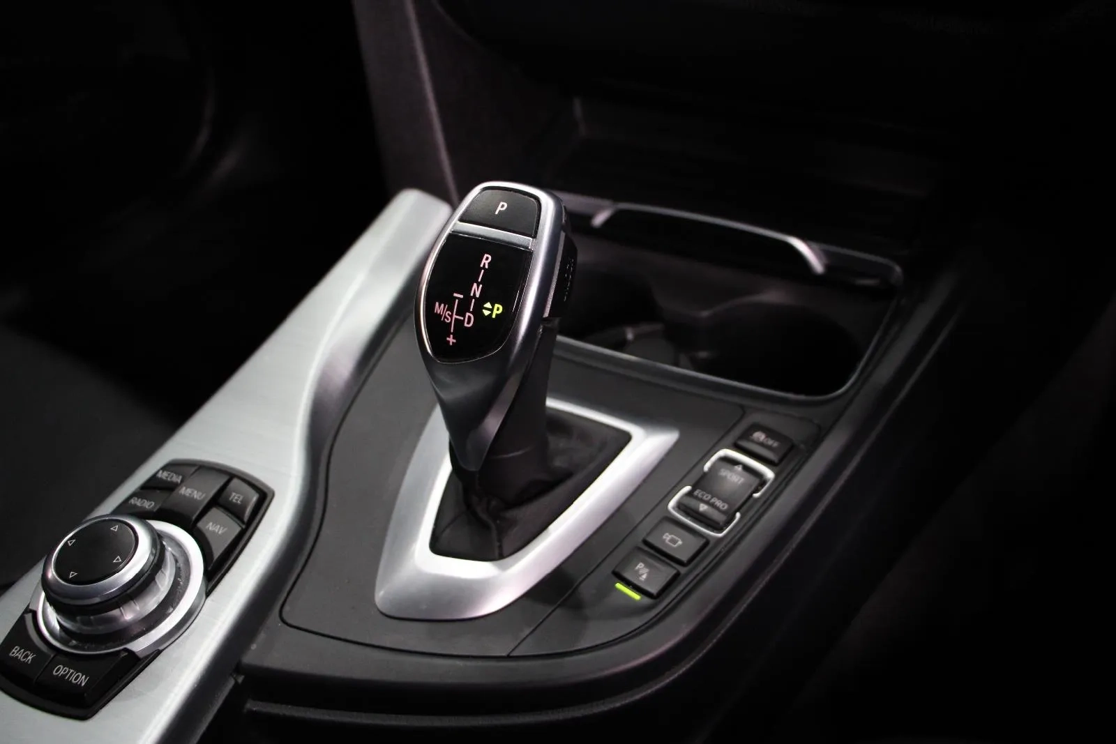 BMW-3 Series-320i Sport Line