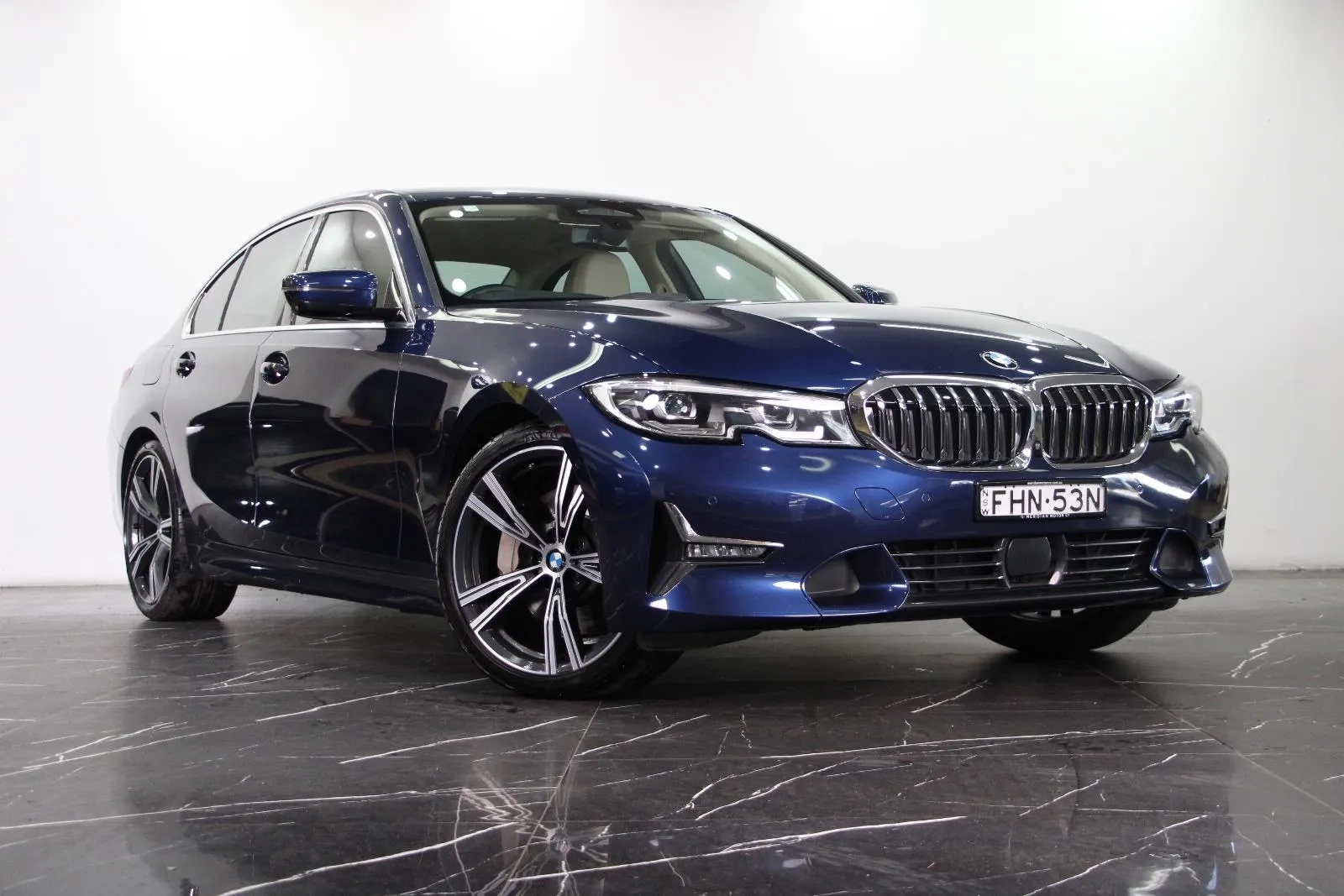 BMW-3 Series-330i Luxury Line