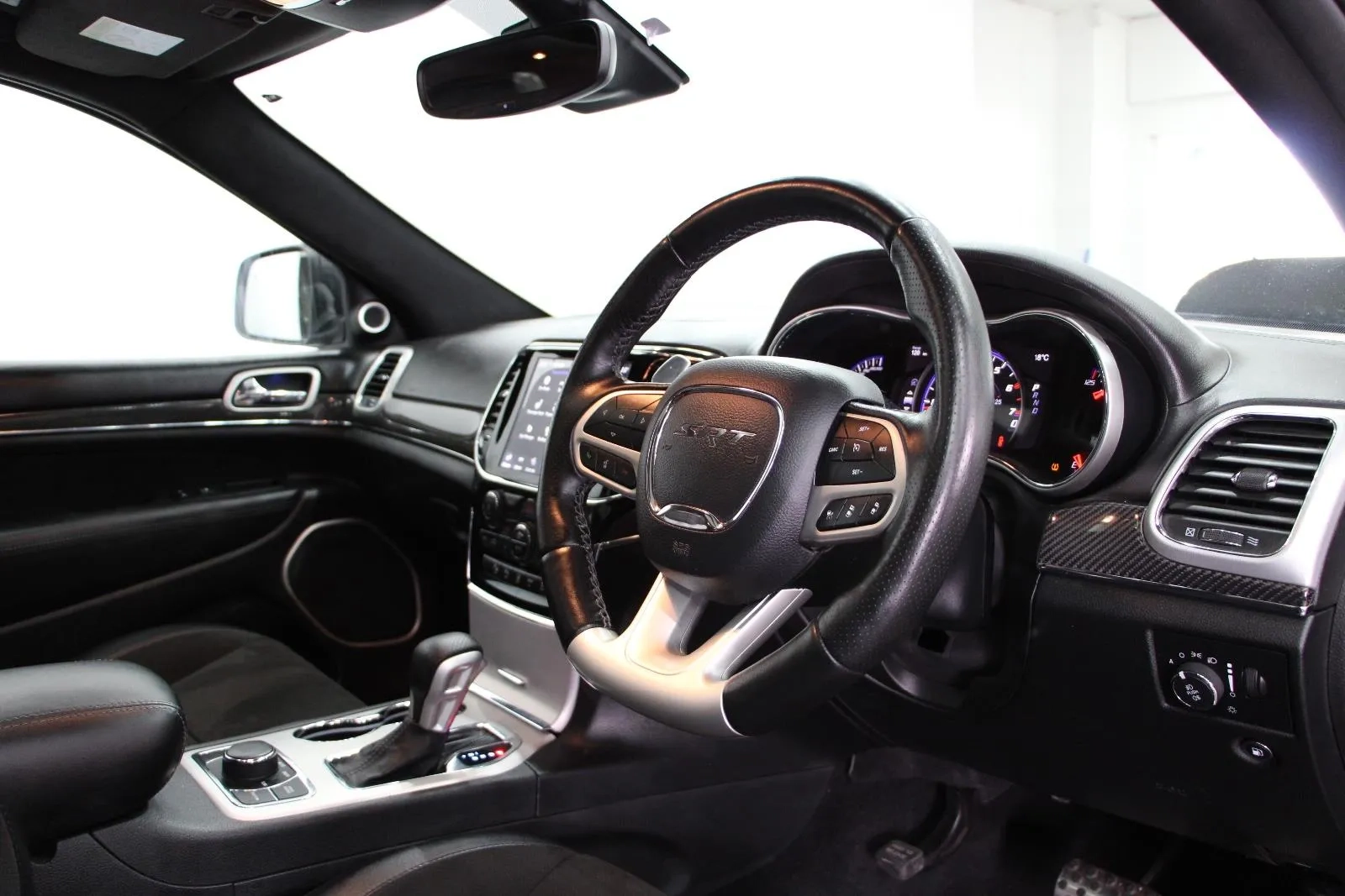 Jeep-Grand Cherokee-SRT