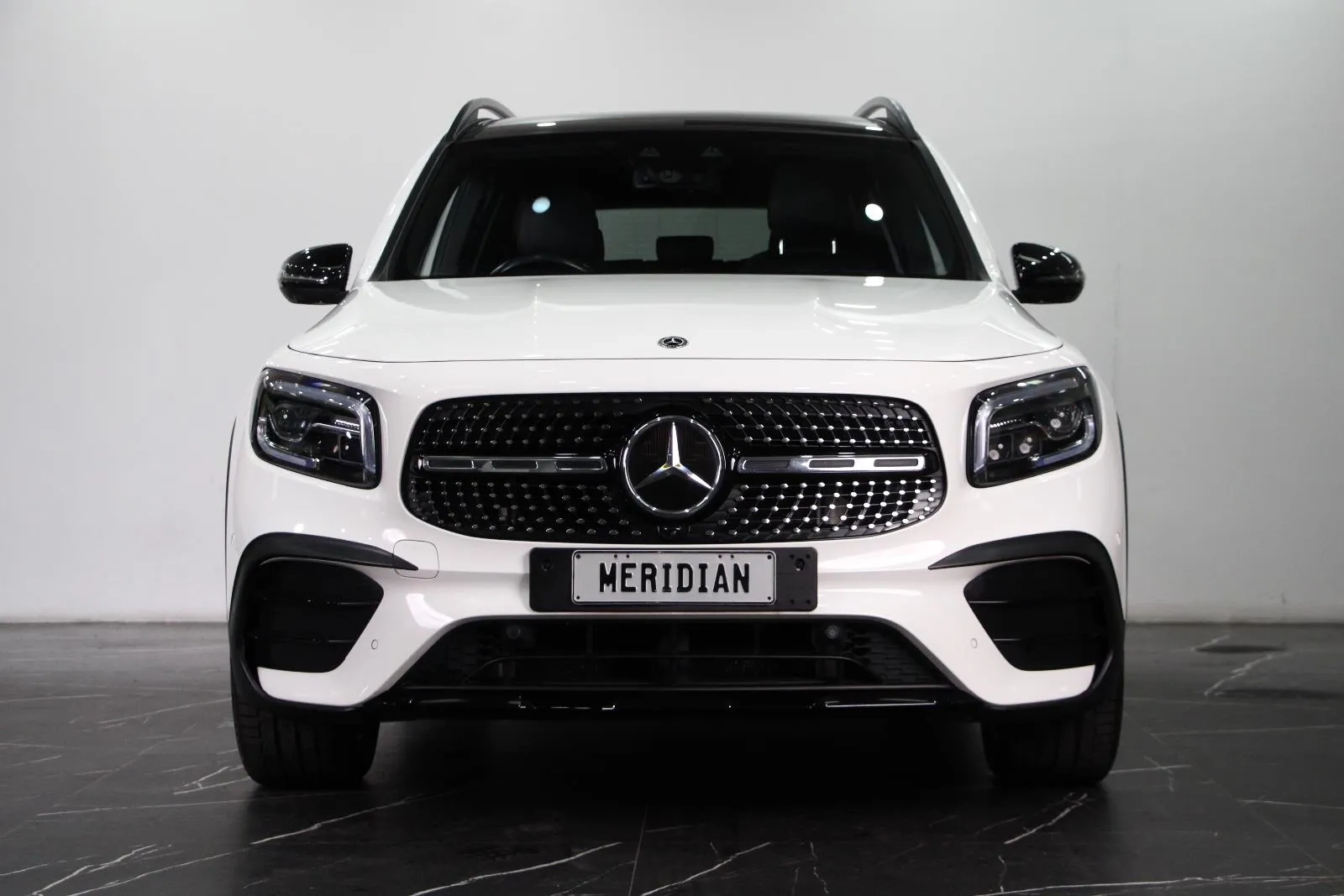 Mercedes-Benz-GLB-Class-GLB250