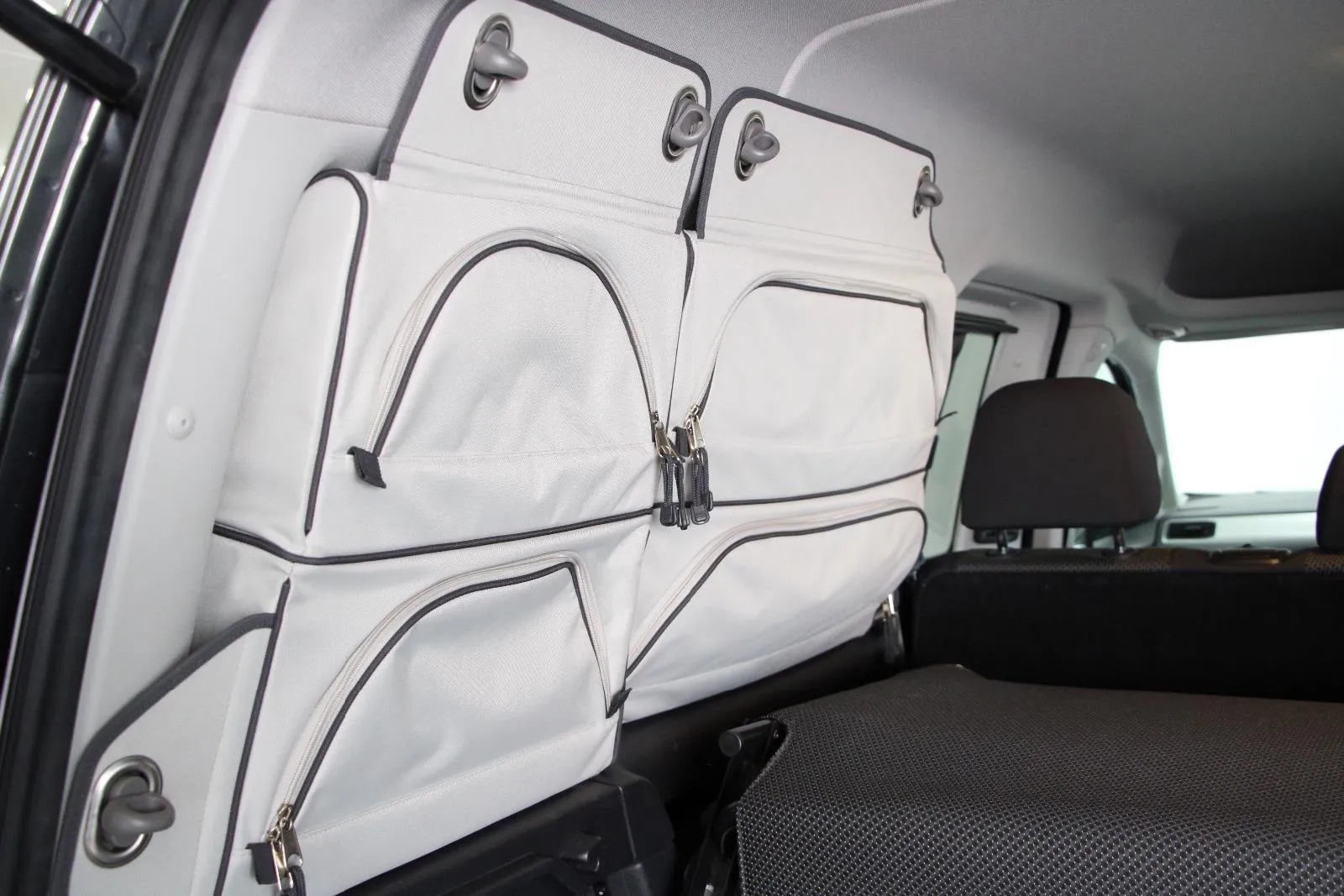 Volkswagen-Caddy-TSI220 Beach