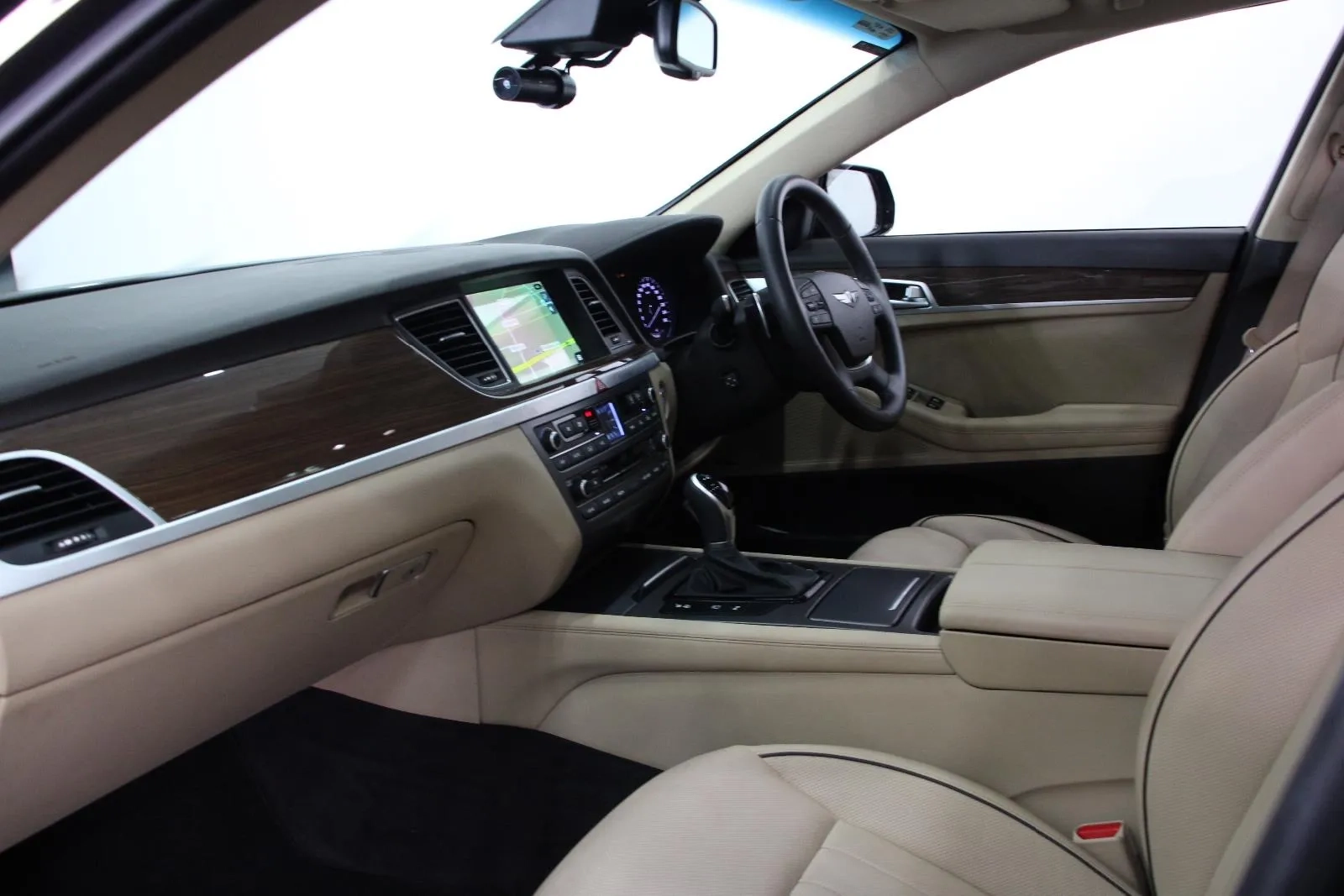 Hyundai-Genesis-Ultimate Pack