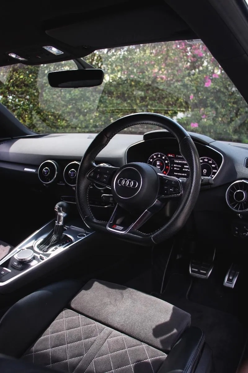 Audi-TT-S Line