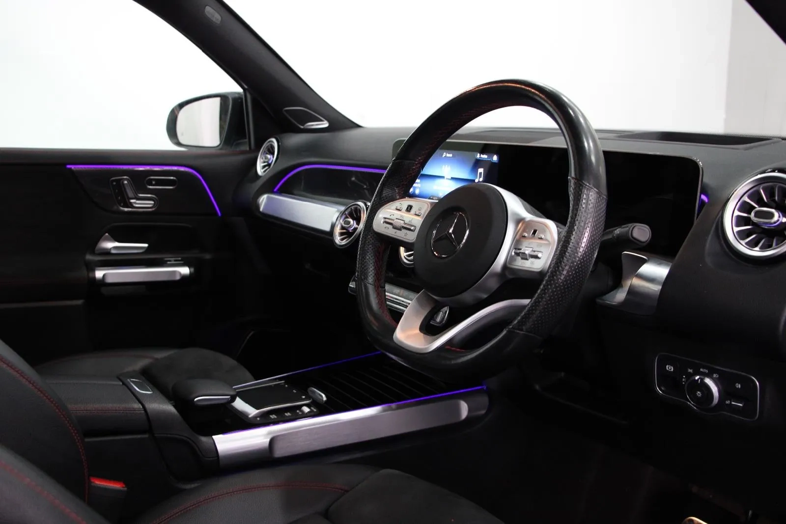 Mercedes-Benz-GLB-Class-GLB250