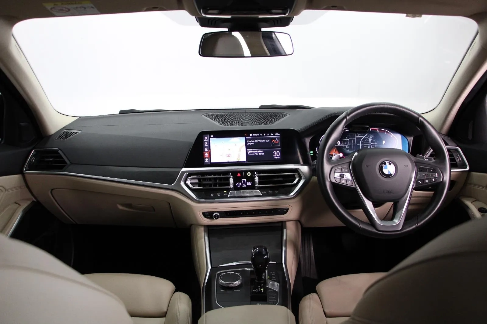 BMW-3 Series-330i Luxury Line