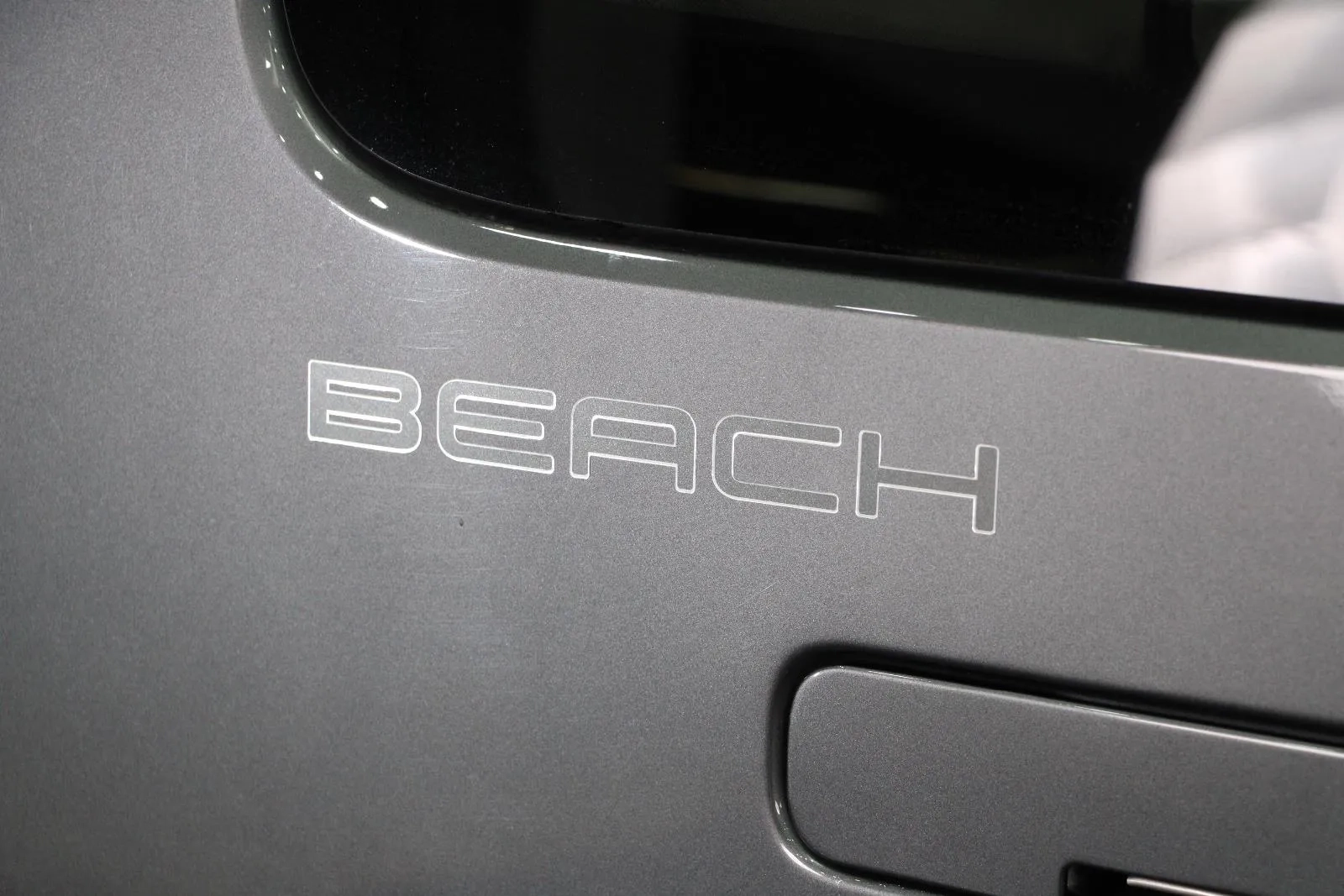 Volkswagen-Caddy-TSI220 Beach