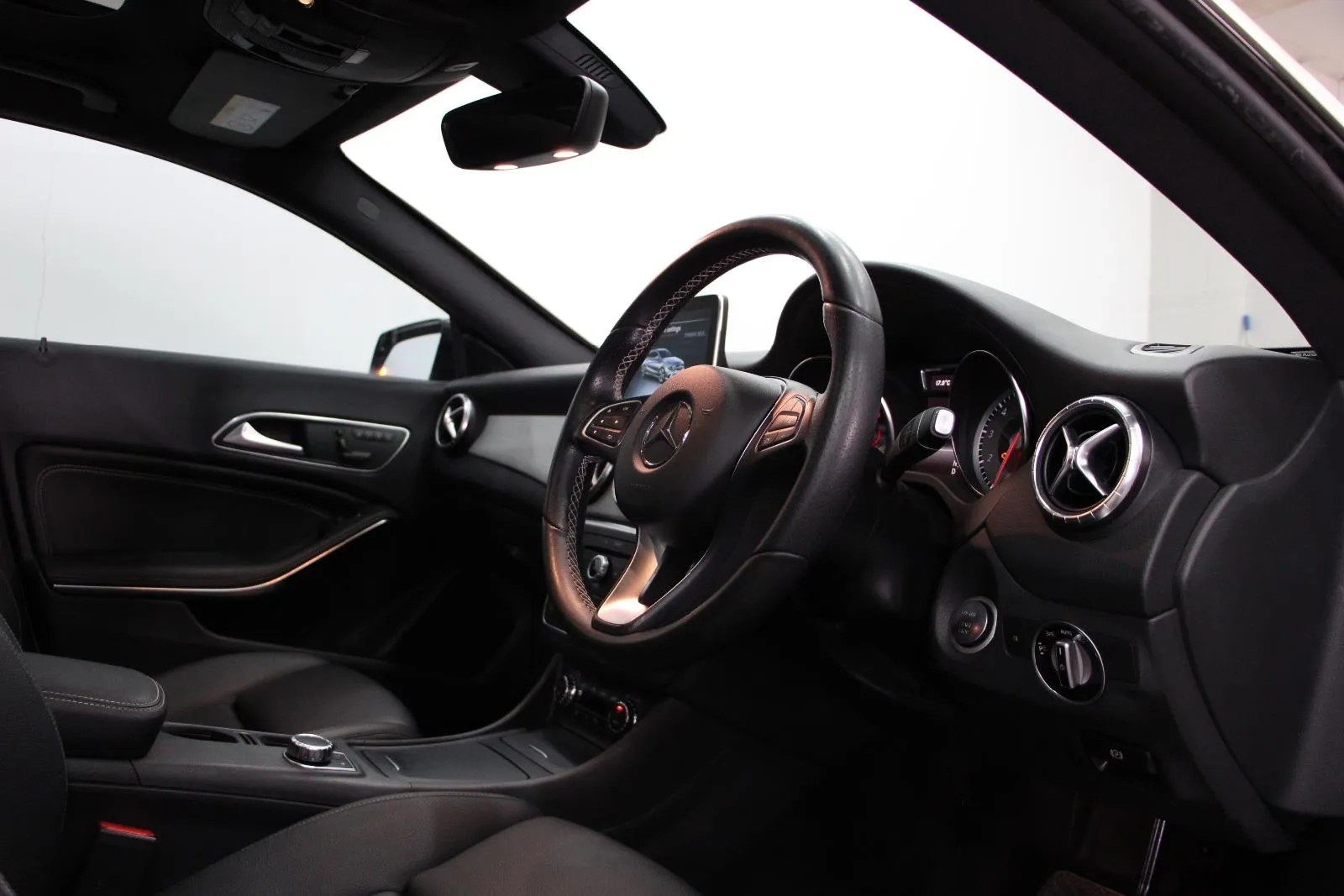 Mercedes-Benz-CLA-Class-CLA200