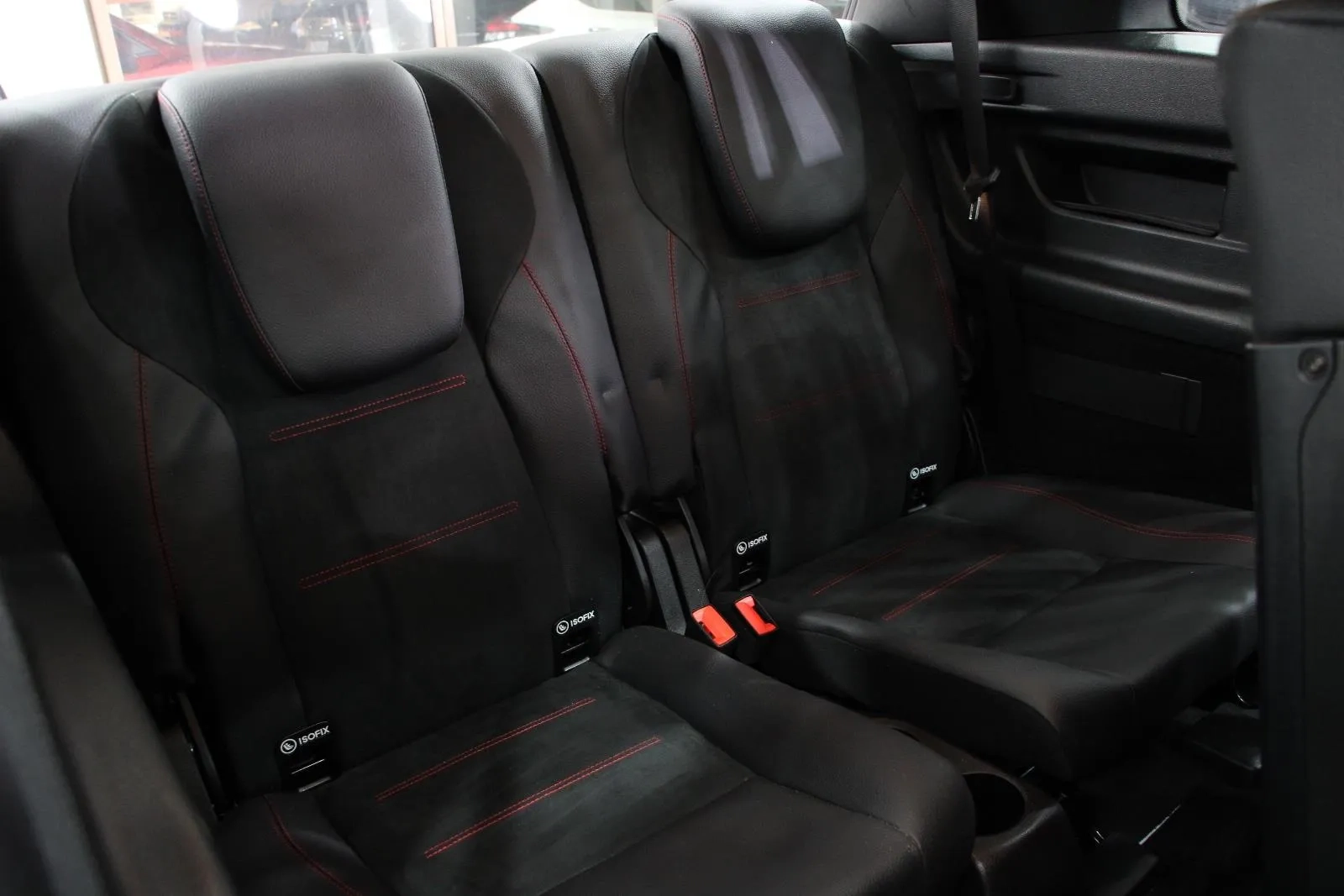 Mercedes-Benz-GLB-Class-GLB250
