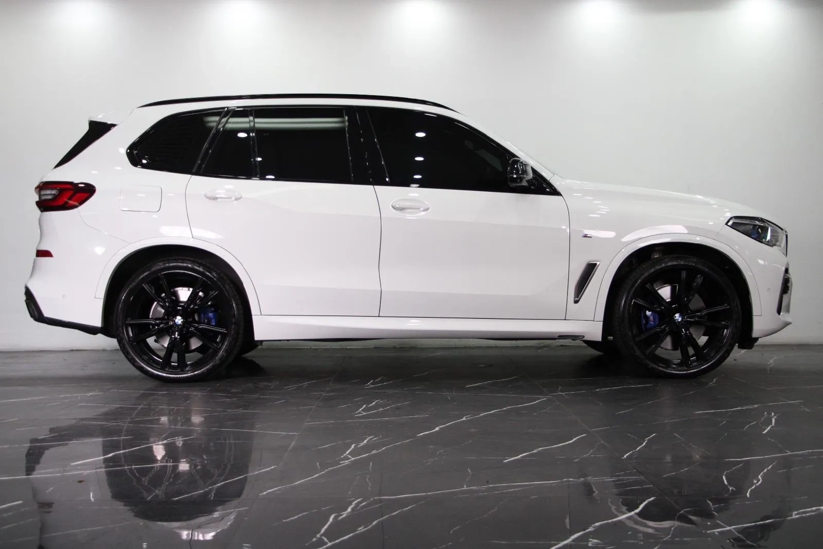 BMW-X5-M50i